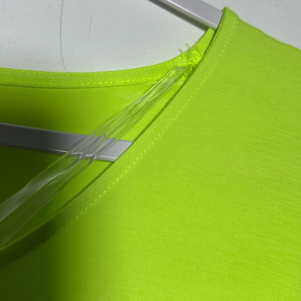 Dear Scarlett Neon Yellow-Green V-Neck Flutter Bell Sleeve Tunic Top Large NWT‎ - Picture 9 of 12
